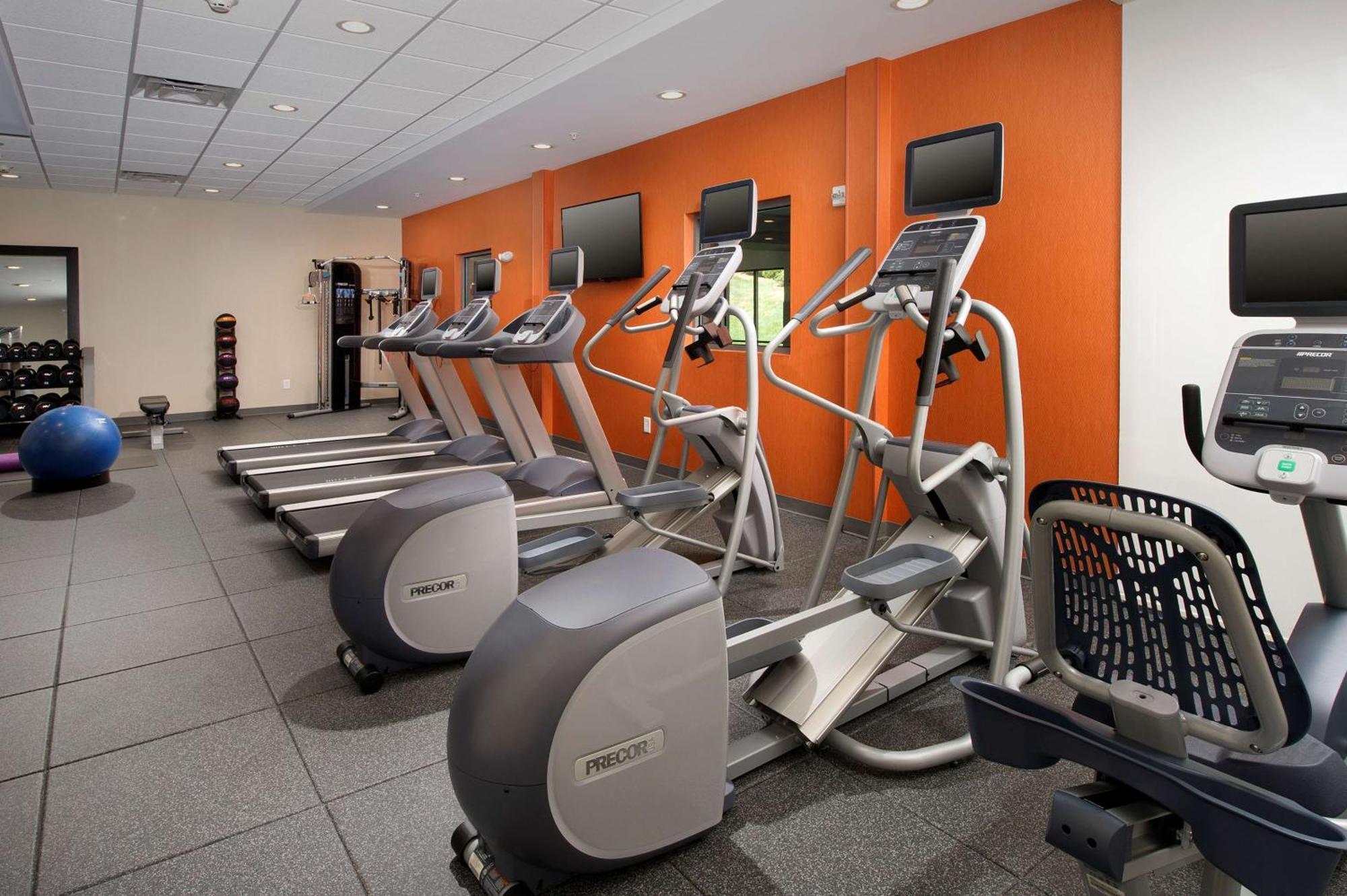 Hampton East Hurstbourne Hotel 3*